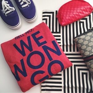 🆕 | NWT WILDFOX Kim's Little Vietnam Hoody